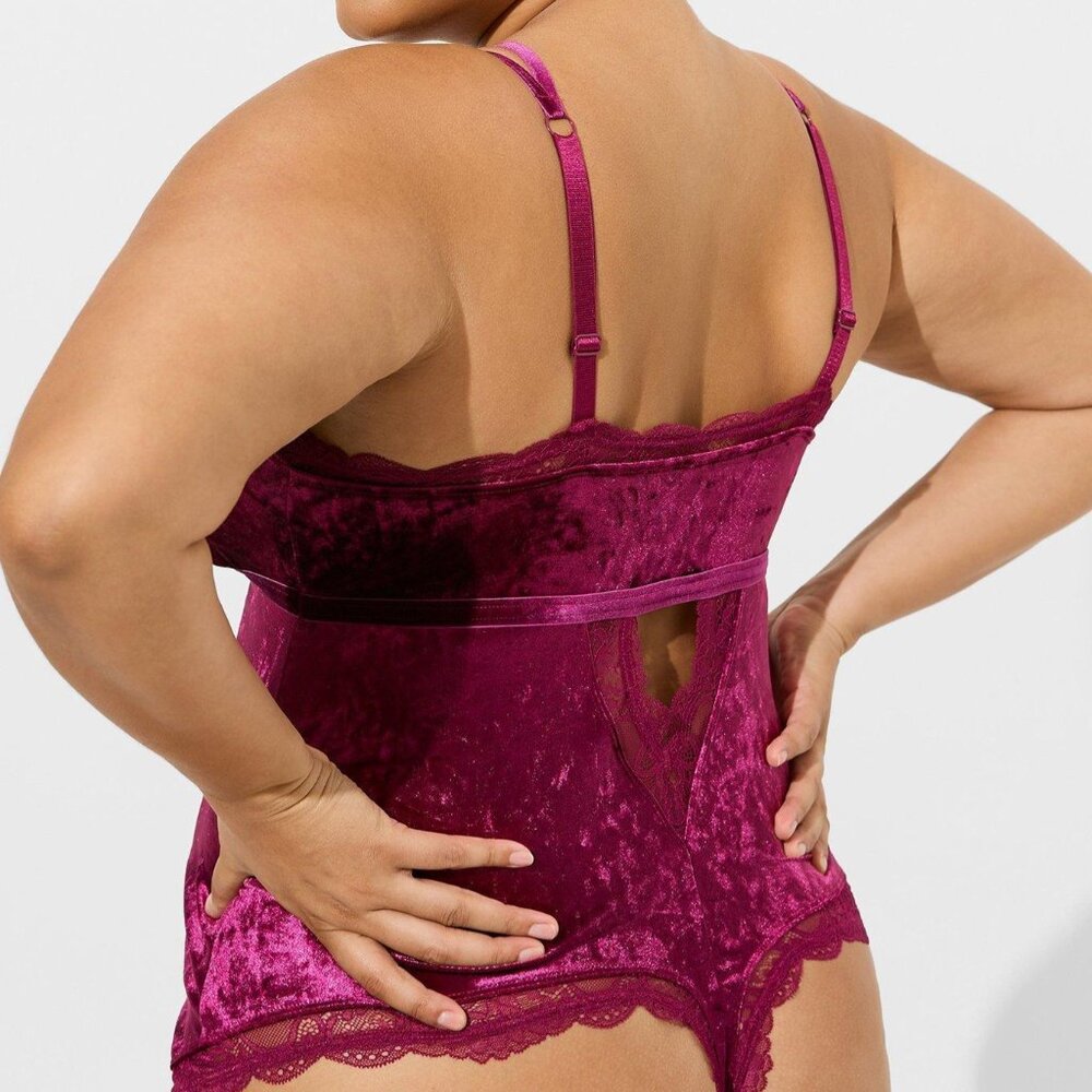 ❤️NWT VINTAGE TORRID LINGERIE BODYSUIT VELOUR LACE TRIANGLE CUTOUT THONG - PLUS - Picture 2 of 11